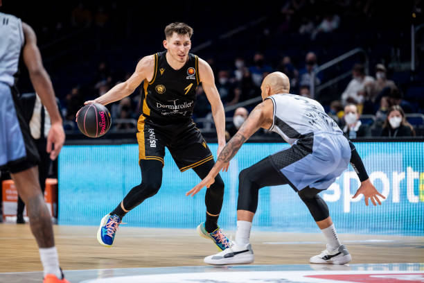 西蒙斯被质 西蒙斯被质