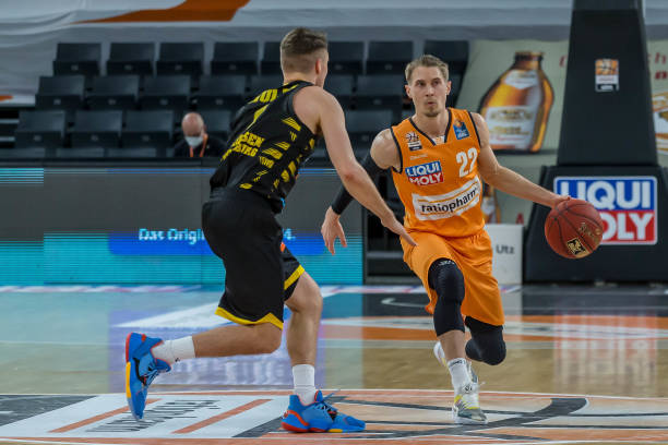 赛场上不断 赛场上不断